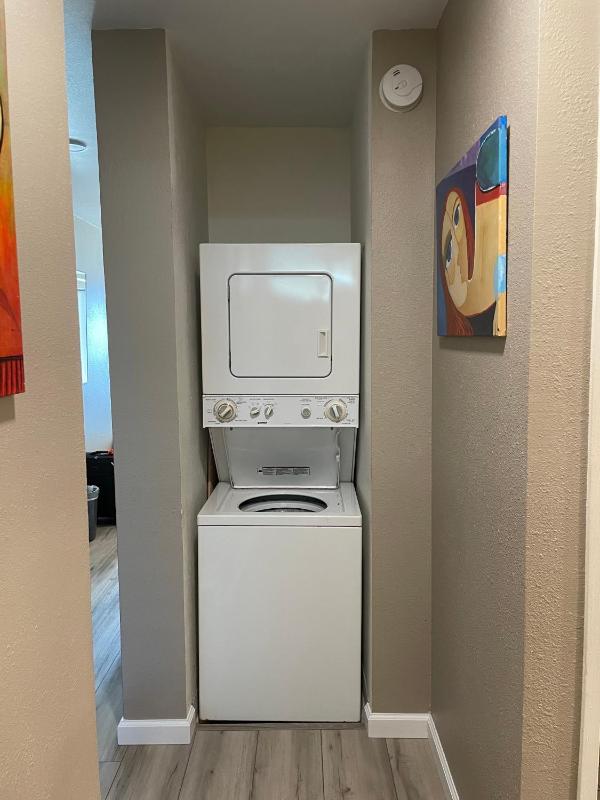 DELUXE PANORAMIC OCEAN VIEW - Dual AC - RENOVATED - FULLY EQUIPPED - SELF MGMT FREE PARKING - image 34