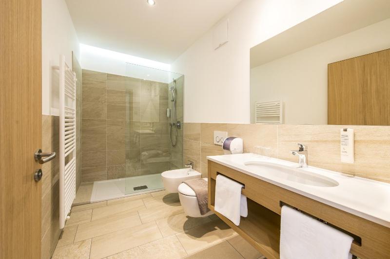 Single Room image 3
