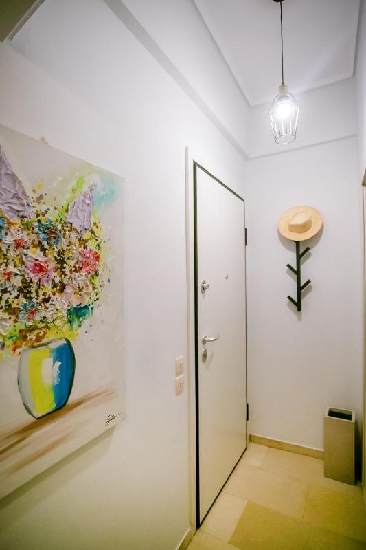 One-Bedroom Apartment image 4