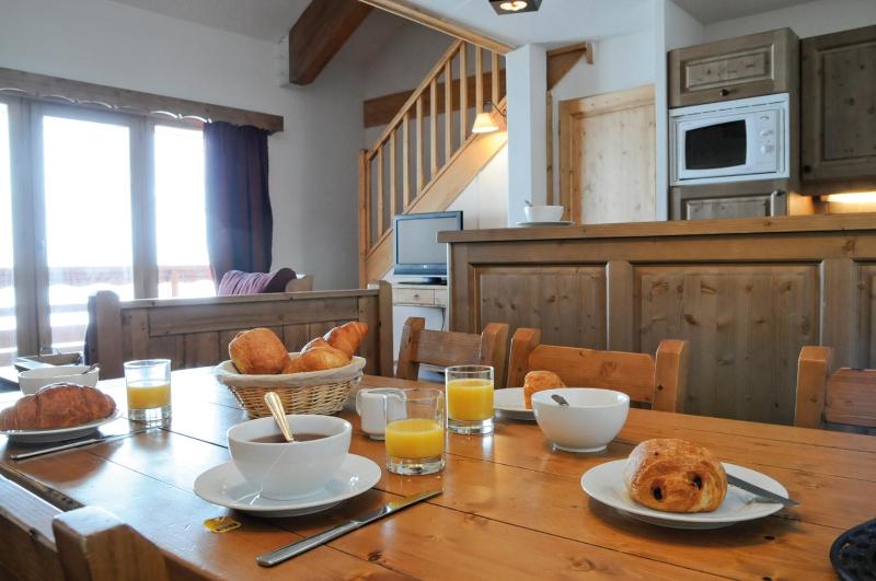 One-Bedroom Apartment with Alcove (6 Adults) image 4