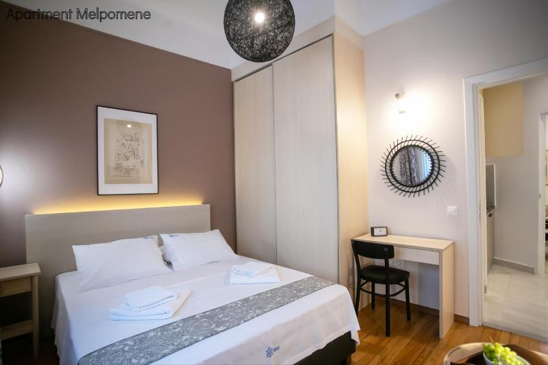 One-Bedroom Apartment image 4