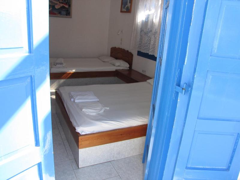 Studio with Balcony (5 Adults)  image 2