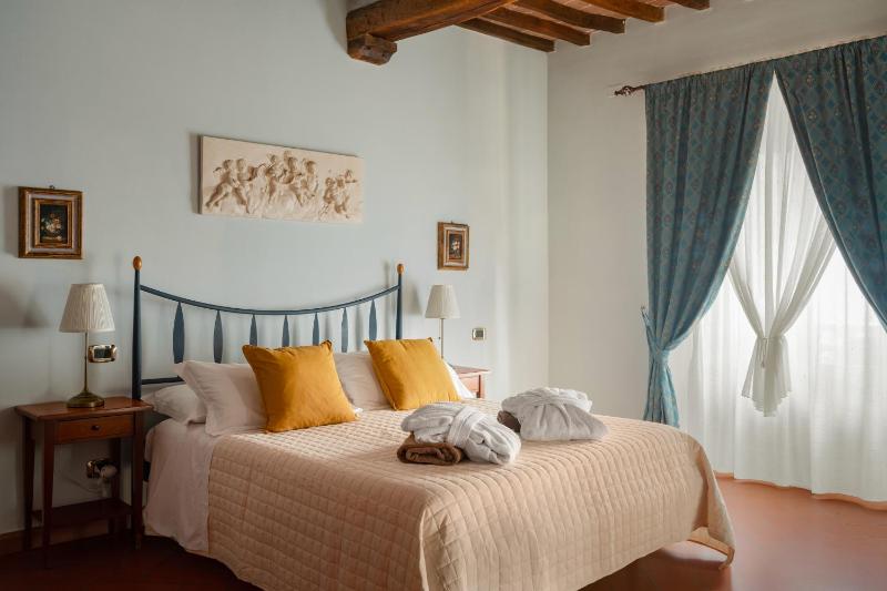 Suite with Balcony image 4