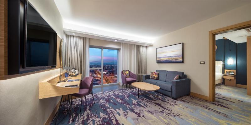 One-Bedroom King Suite image 4
