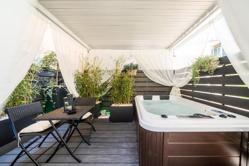 Sea Garden Apartments & Rooms - image 20