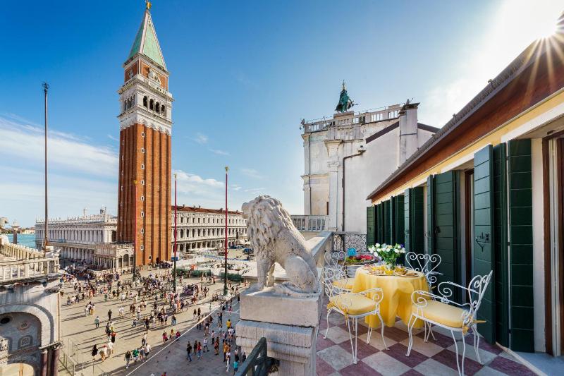 Due Leoni Terrace In St Mark's Square - image 1