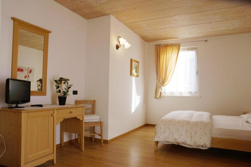 Double or Twin Room image 4