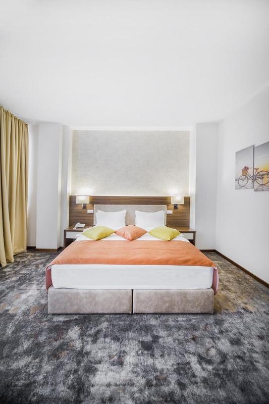 Standard Double or Twin Room image 3