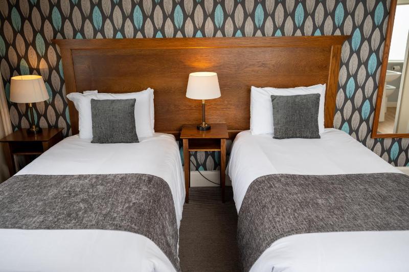 Twin Room with Sea View image 4