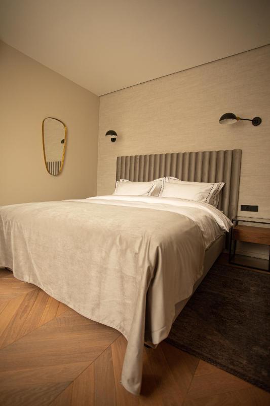 Superior Two-Bedroom Apartment with External Access - Annex Building image 4