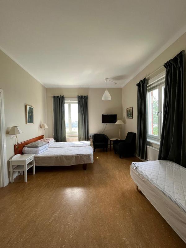 Triple Room with Shared Bathroom image 3