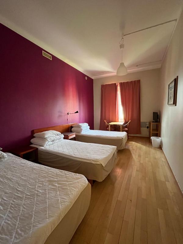 Triple Room with Shared Bathroom image 2