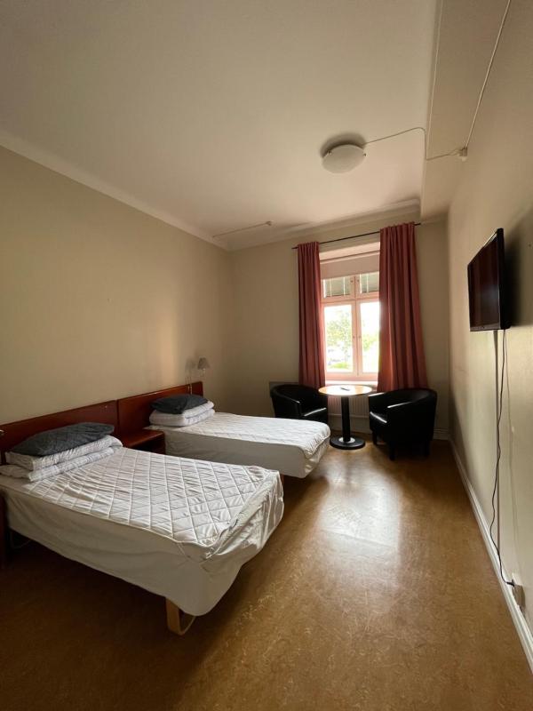 Twin Room with Shared Bathroom image 3