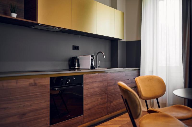 Superior One-Bedroom Apartment image 3