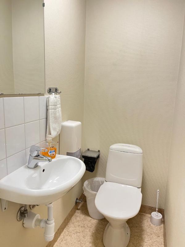 Single Room with Shared Bathroom image 1