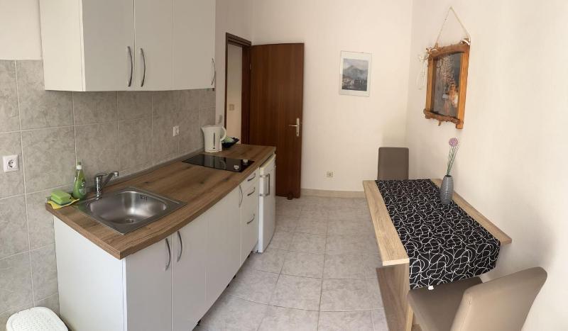 One-Bedroom Apartment with Balcony and Sea View image 1