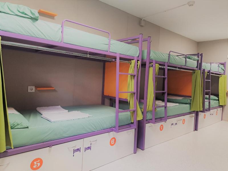 Bed in 12-Bed Mixed Dormitory Room with Shared Bathroom image 3