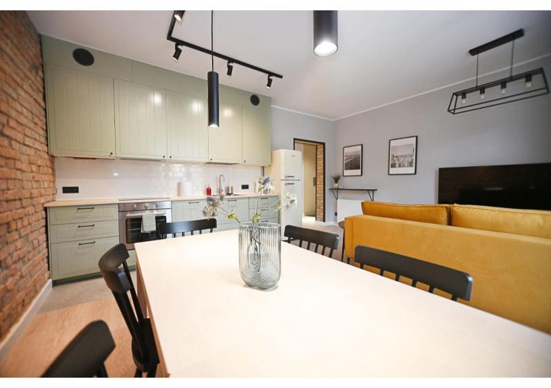 Victus Spacious Apartment Close to the Beach with a Work Space by Noclegi Renters - image 6