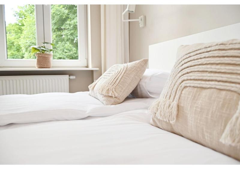 Victus Spacious Apartment Close to the Beach with a Work Space by Noclegi Renters - image 14