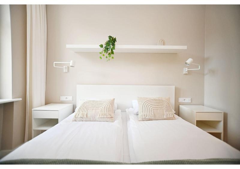 Victus Spacious Apartment Close to the Beach with a Work Space by Noclegi Renters - image 13