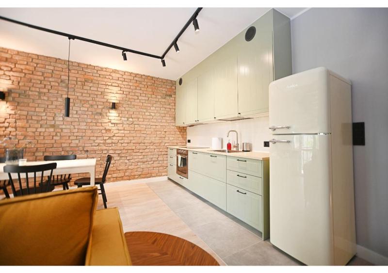 Victus Spacious Apartment Close to the Beach with a Work Space by Noclegi Renters - image 8