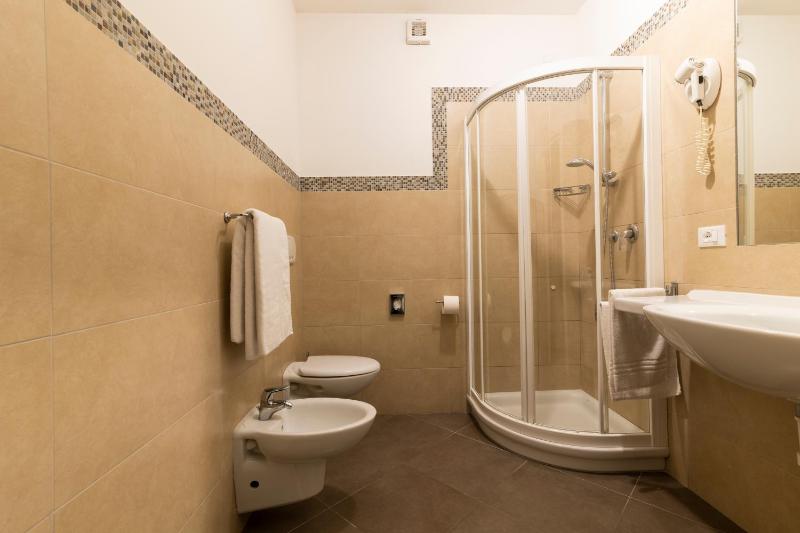 Superior Double Room image 4