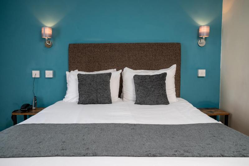 Double Room image 3