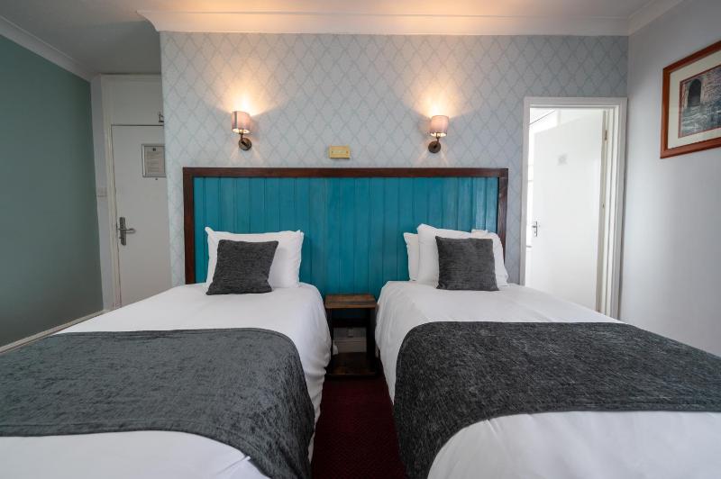 Twin Room image 1