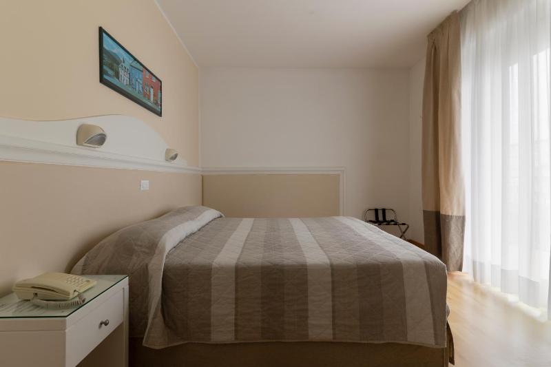 Double or Twin Room image 3