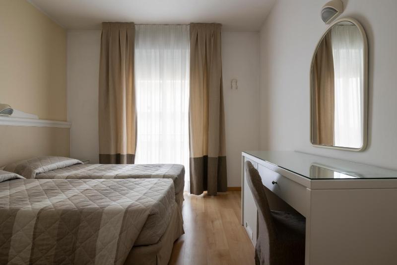 Double or Twin Room image 4