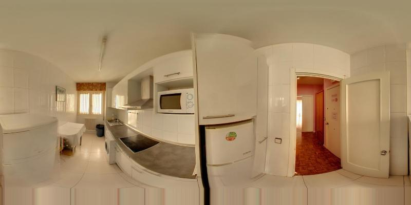 Twin Room with Shared Bathroom image 1