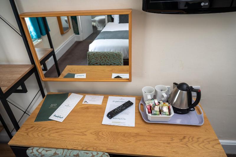 Twin Room image 3