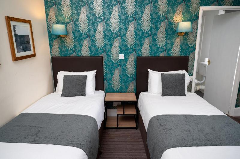 Twin Room image 1