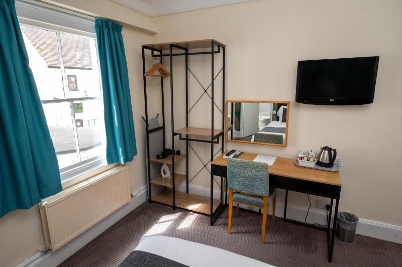 Twin Room image 4