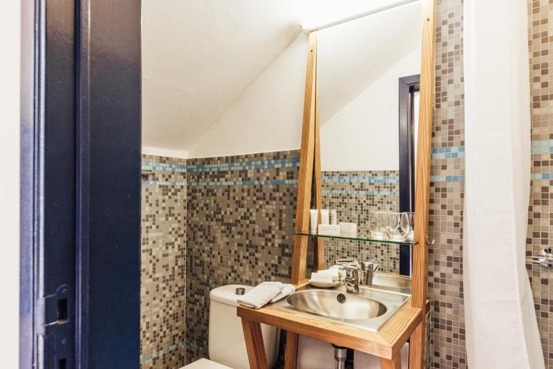 Standard Triple Room image 3