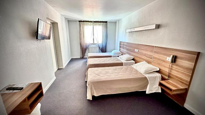 Classic Triple Room image 1