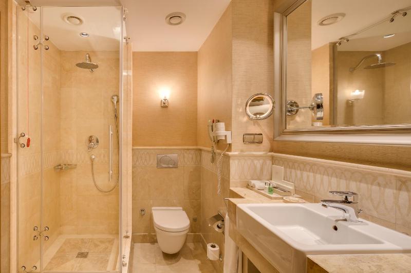 King Room image 2
