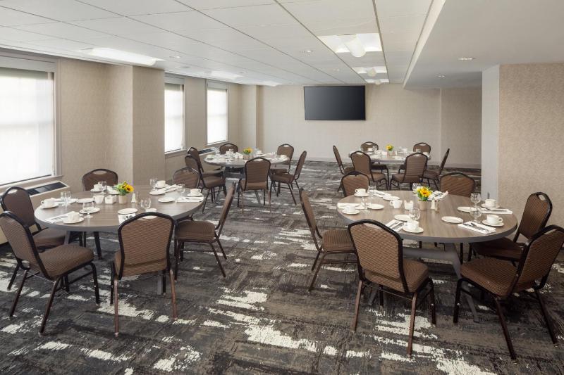 DoubleTree Suites by Hilton Hotel Detroit Downtown - Fort Shelby - image 15
