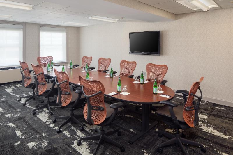 DoubleTree Suites by Hilton Hotel Detroit Downtown - Fort Shelby - image 7