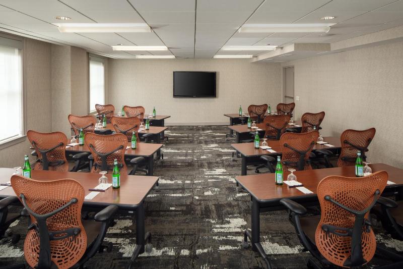 DoubleTree Suites by Hilton Hotel Detroit Downtown - Fort Shelby - image 37