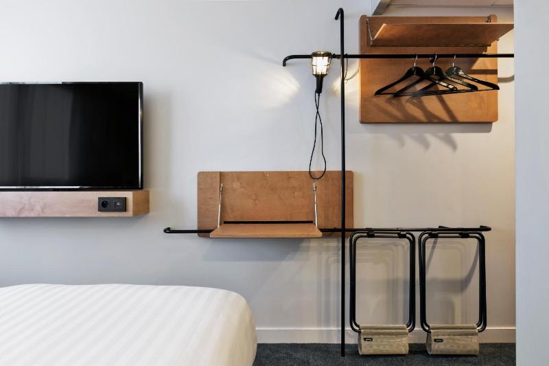 Moxy Sleeper Twin Room image 3