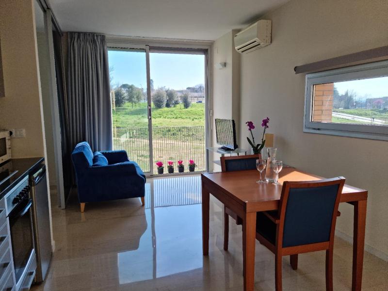 One-Bedroom Apartment with Double Bed image 3
