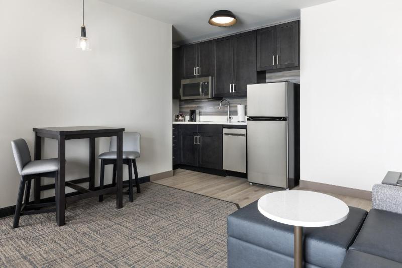 King Studio with Sofa Bed and Adapted Tub - Mobility Accessible image 3