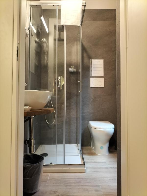 Standard Double Room image 3