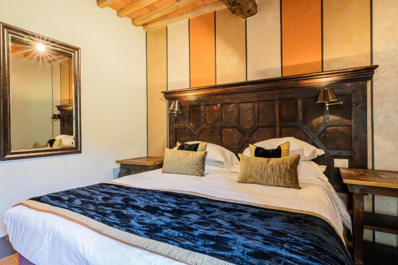 Superior King Suite image 4