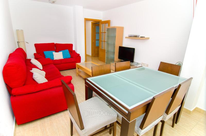Apartamento de 4 dormitorios muy céntrico en San Juan Pueblo a tan sólo 2,5 km de la playa de San Juan y Muchavista Images