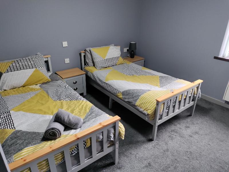 Twin Room image 4