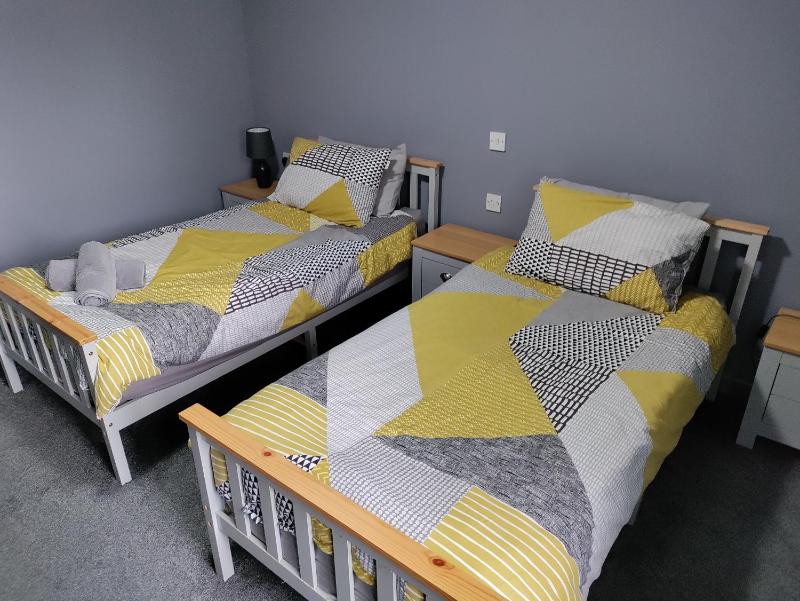Twin Room image 3