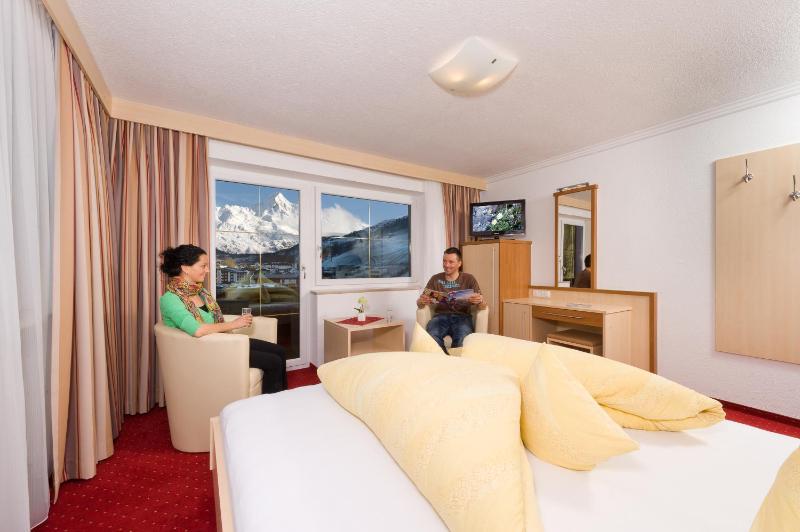Double Room image 3
