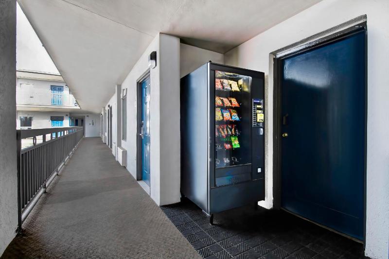 Motel 6 Atlanta Ga - Midtown - image 2